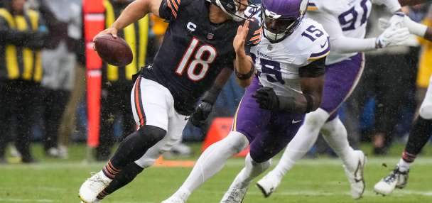Bears quarterback Caleb Williams leaves with right leg injury