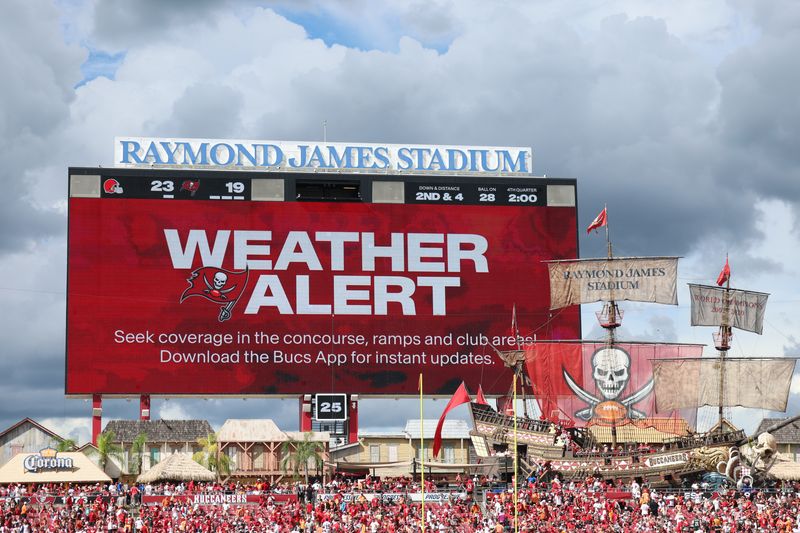 Lengthy lightning delay at 2-minute warning 'not an excuse' in Bucs' loss