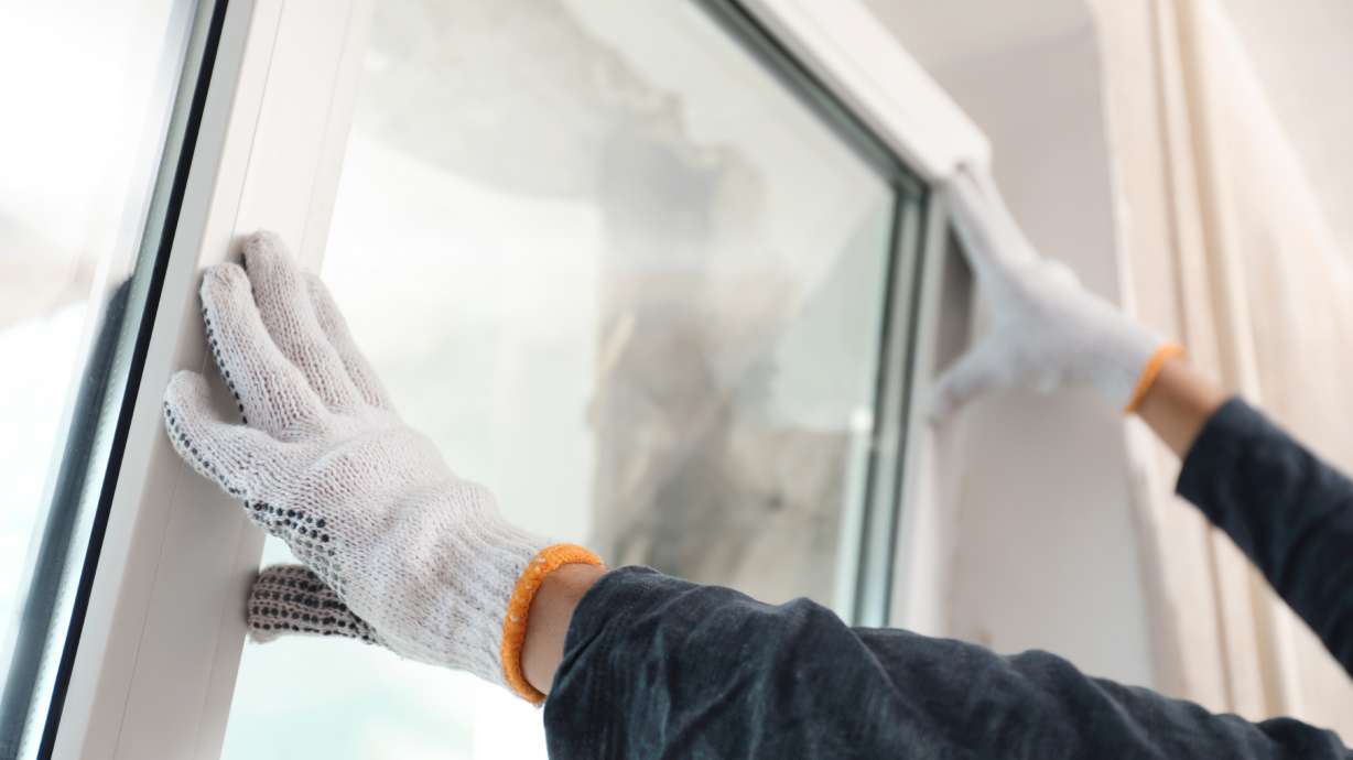 As temperatures cool down, your windows can have a big impact on your home's energy use and utility bills.