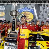 Kyle Larson, Joey Logano climbing in NASCAR Chase with pressure mounting on Ryan Blaney