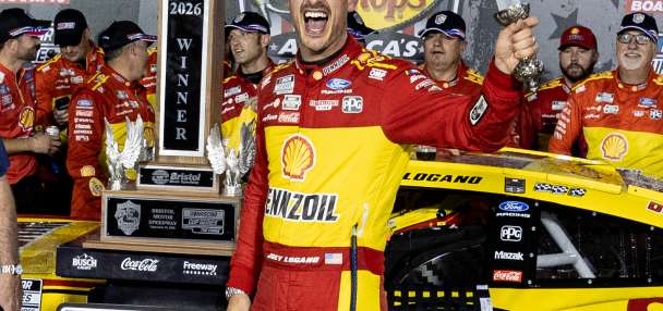 Kyle Larson, Joey Logano climbing in NASCAR Chase with pressure mounting on Ryan Blaney