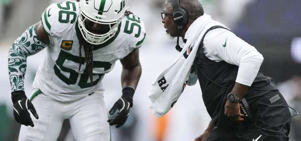 Aaron Glenn stands by his late decisions in Jets' overtime loss to Packers