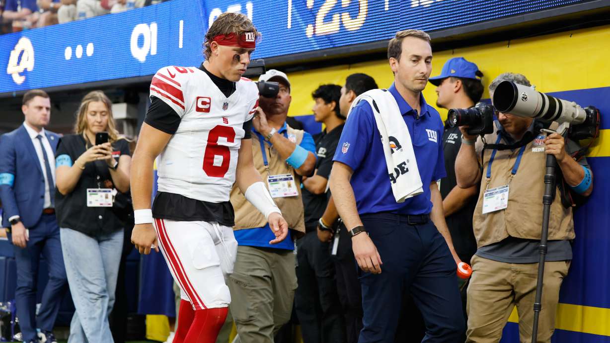 New York Giants quarterback Jaxson Dart (6) walks off the field with an injury during the first half of an NFL football game against the Los Angeles Rams in Inglewood, Calif., Monday, Sept. 21, 2026.