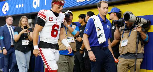 Giants QB Jaxson Dart exits with knee injury on first series vs. Rams