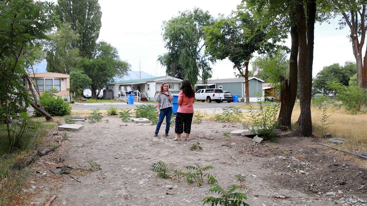 RaeAnn Bott speaks with the KSL Investigators at the plot where her home used to be.