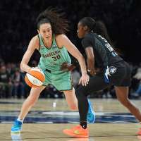 Breanna Stewart's 9-year no-tech streak snapped in the Liberty's loss to Atlanta