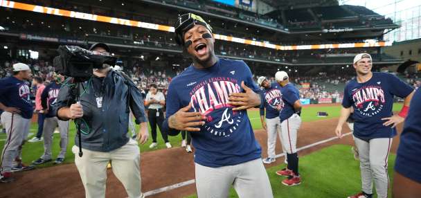 Braves' star Acuña day-to-day after fouling ball off left leg