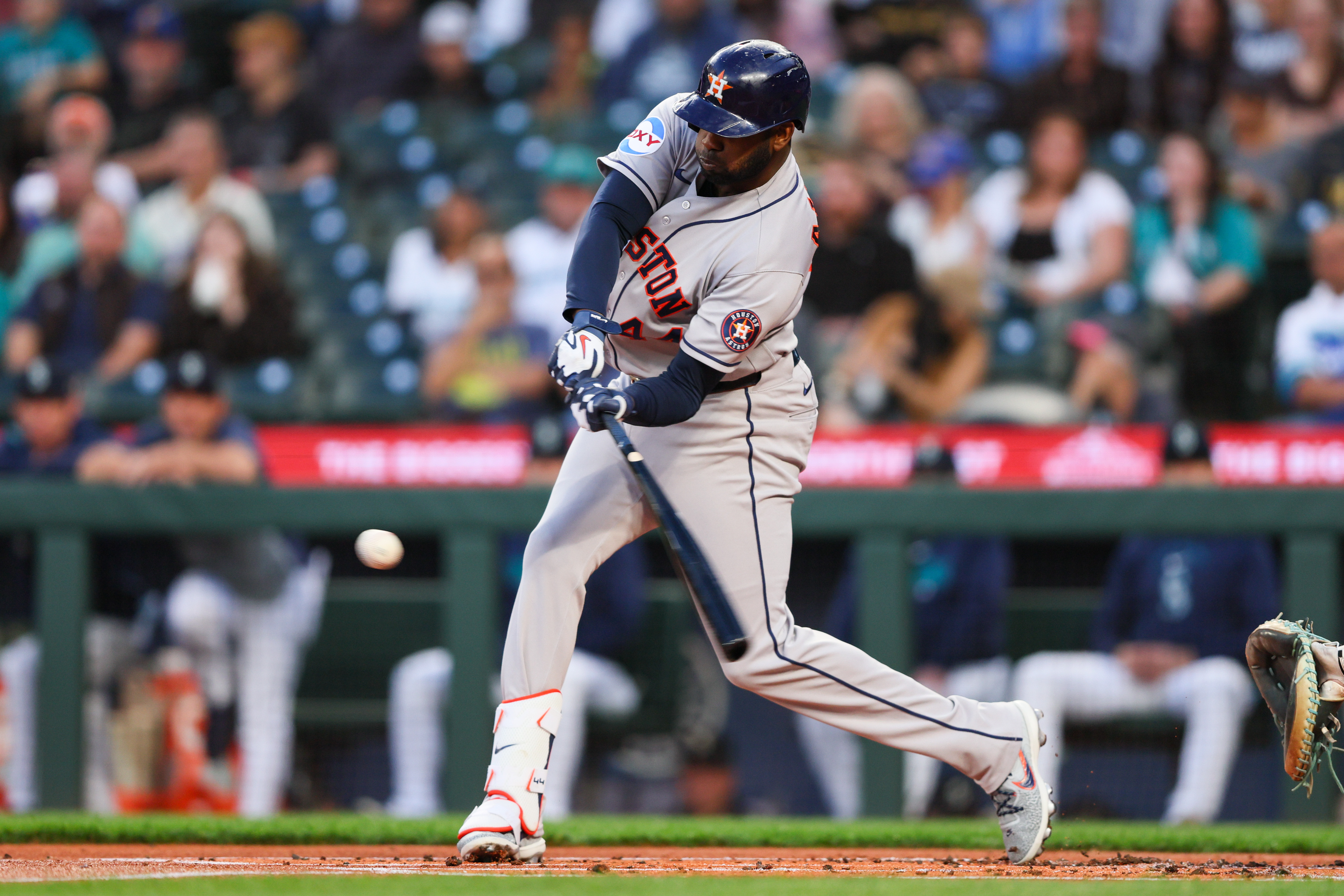 Alvarez hits 41st homer and drives in 3 as Astros blank Mariners 7-0 to tie Rangers atop AL West
