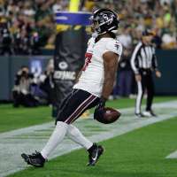 Bijan Robinson runs roughshod over the Packers as the Falcons breeze to a 35-14 victory
