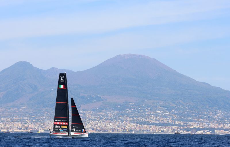 Sailing-America's Cup crews in run-up regatta