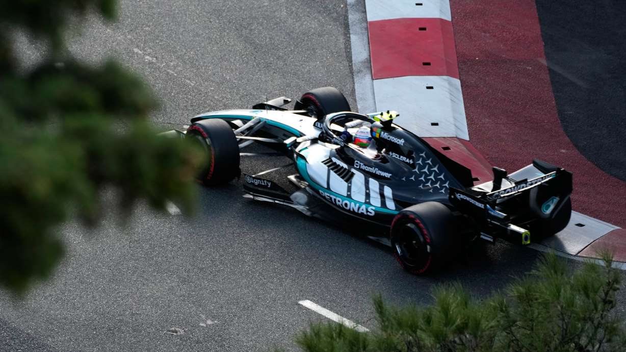 Mercedes driver Andrea Kimi Antonelli of Italy steers his car during the qualifying session for the Azerbaijan F1 Grand Prix, in Baku, Azerbaijan, Friday, Sept. 25, 2026.