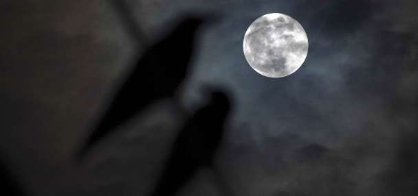 The harvest moon pairs up with Saturn for a 2-for-1 celestial display