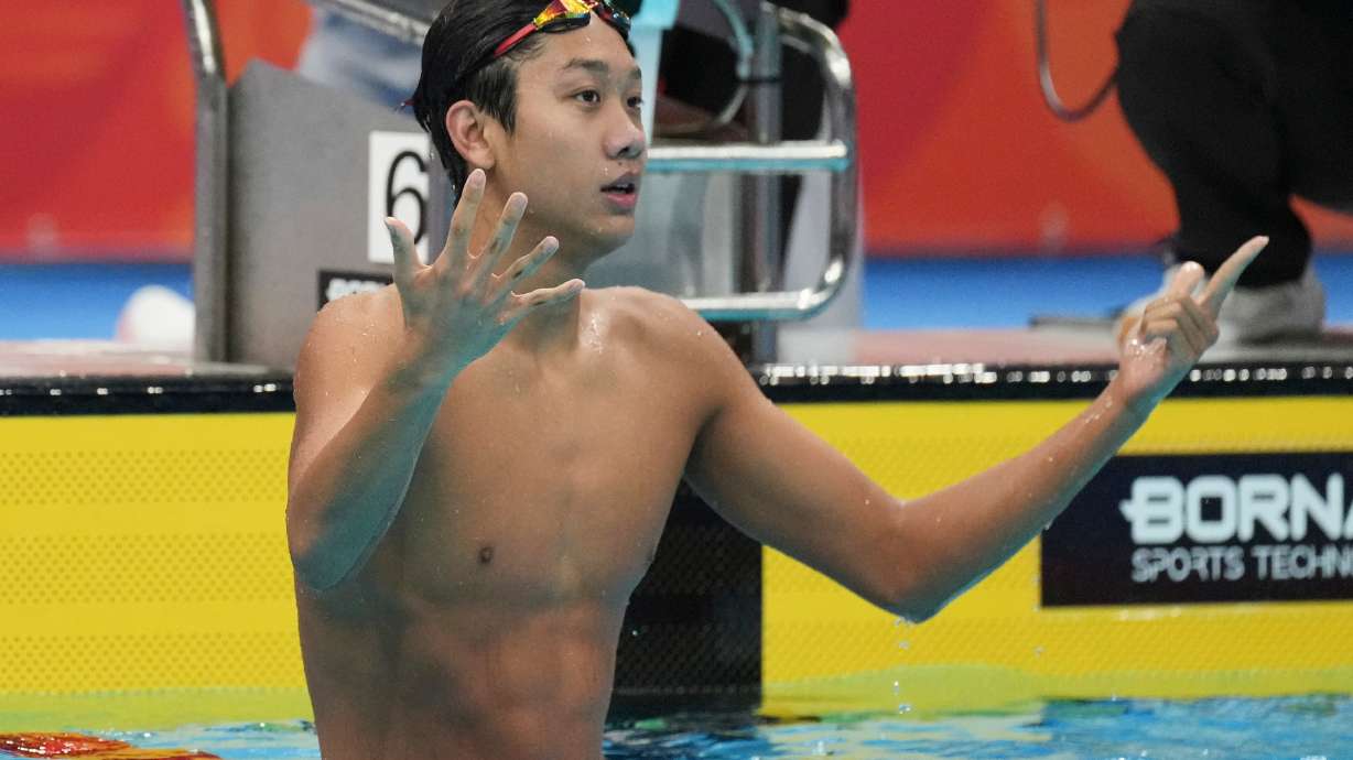Zhang Zhanshuo of China reacts after winning the men's 400m freestyle swimming final at the Asian Games in Tokyo, Japan, Friday, Sept. 25, 2026.