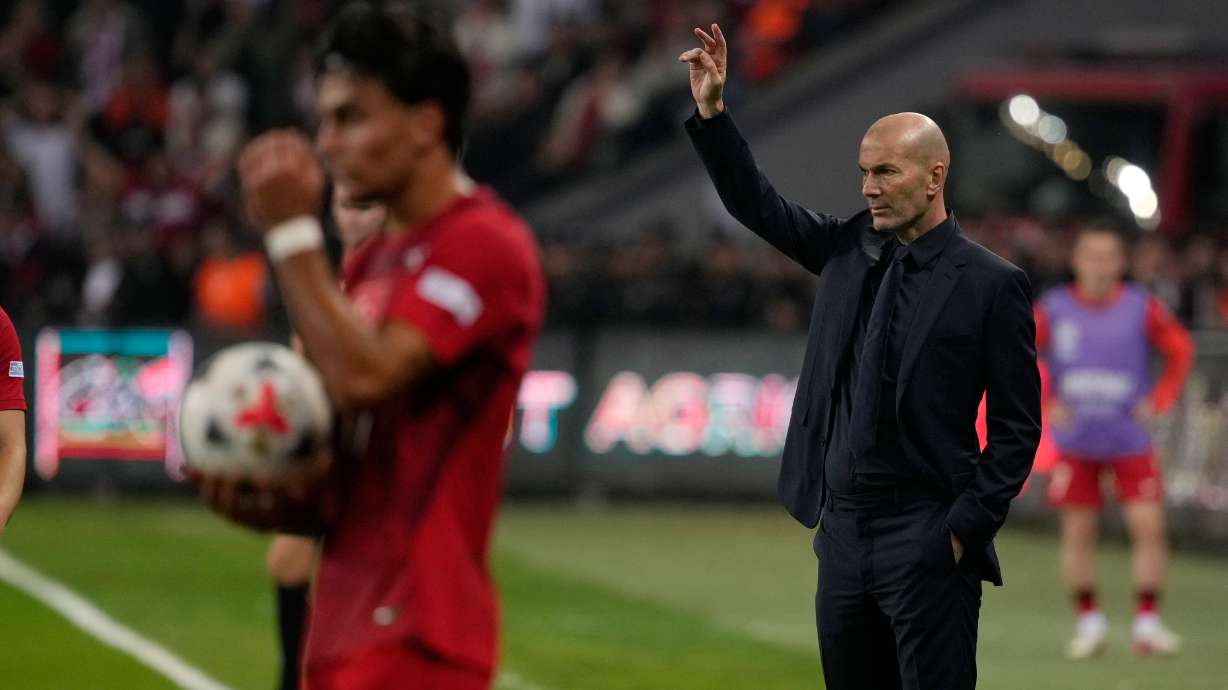 France's coach Zinedine Zidane gives instructions during the UEFA Nations League soccer match between Turkey and France in Izmit, Turkey, Friday, Sept. 25, 2026.