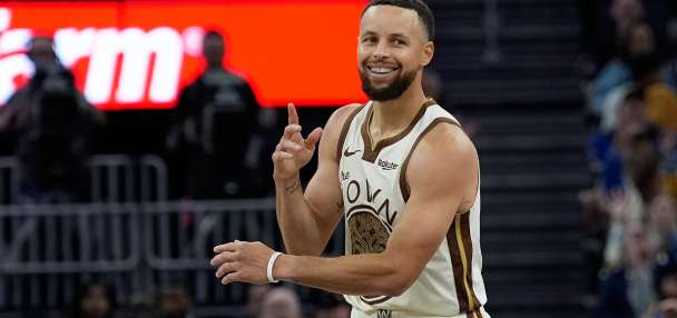 Stephen Curry and Warriors agree to 2-year contract extension worth $116 million, AP source says