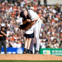 Verlander leaves final start of 21-year career as 7-year-old daughter sprints to the mound for hug