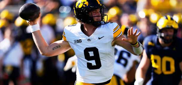 No. 17 Iowa drives for last-play TD to beat No. 18 Michigan 20-19
