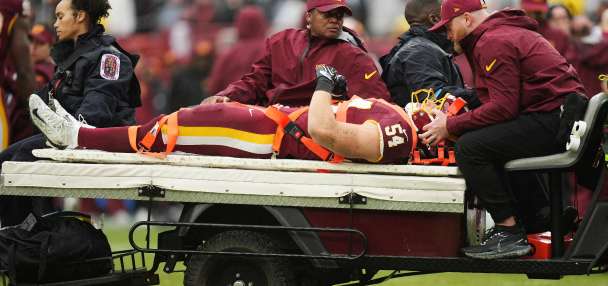 Washington LB Leo Chenal carted off with a neck injury against Seattle