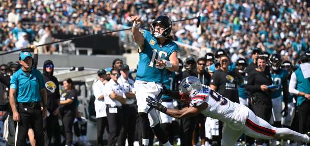 Lawrence throws 3 TD passes as Jaguars rout Patriots and raise more questions about Maye