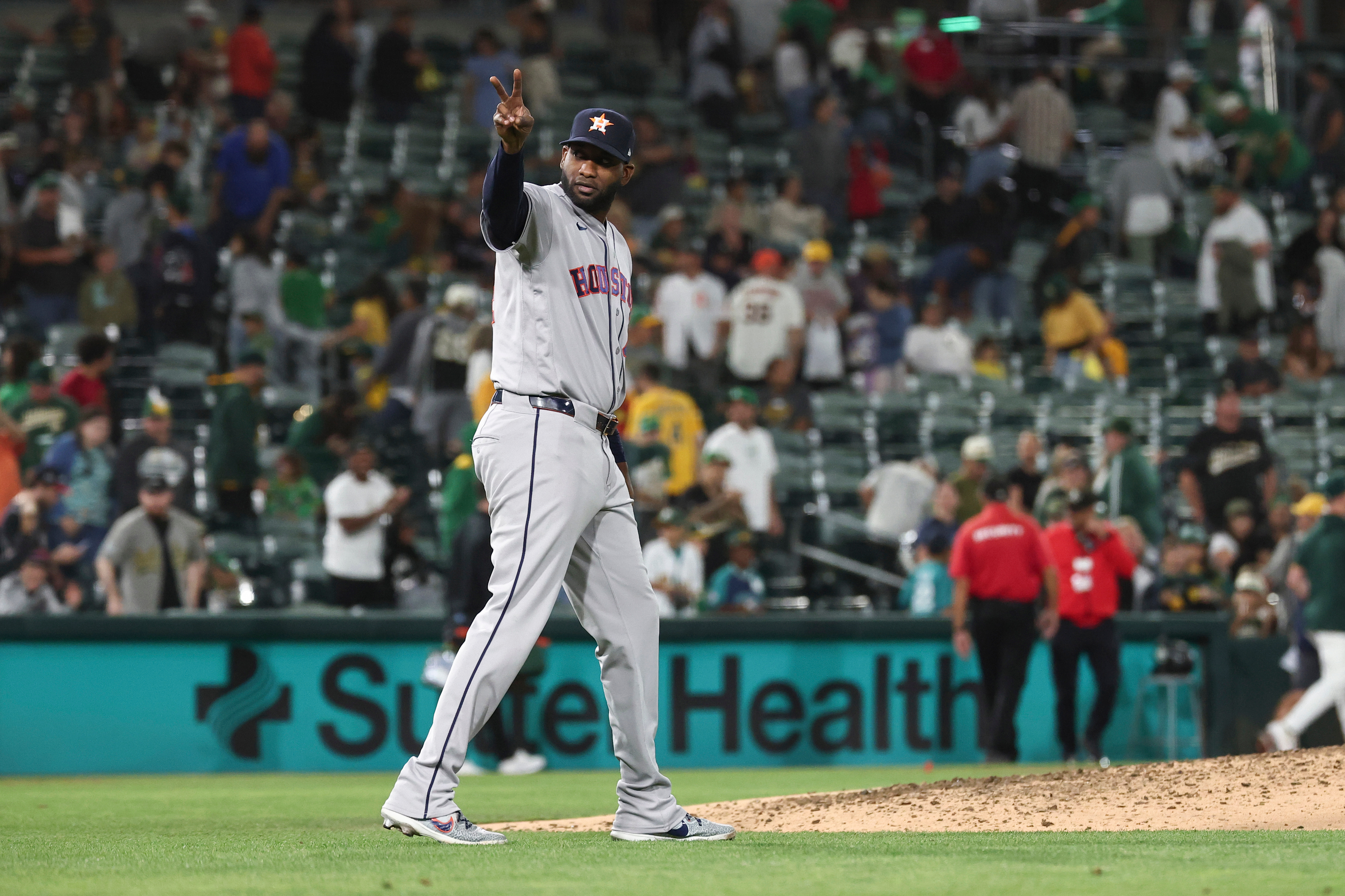 Alvarez and Moreno win batting titles, Misiorowski leads majors in ERA and strikeouts