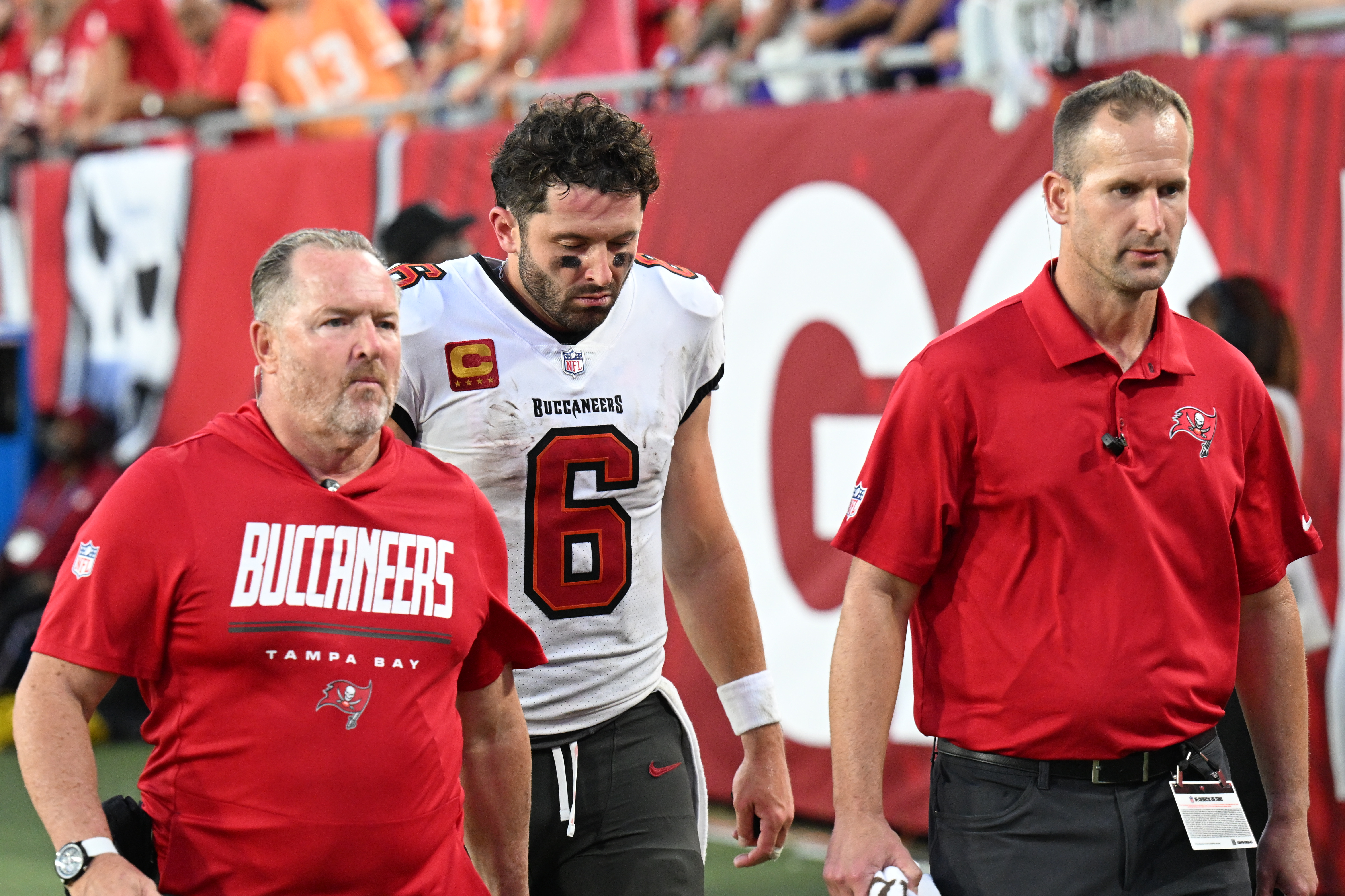 Baker Mayfield dislocates thumb on throwing hand and winless Buccaneers await results of MRI