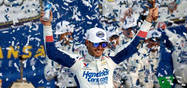 Kyle Larson storms to a dominant Kansas win, tightening his grip on the NASCAR Cup Series title race