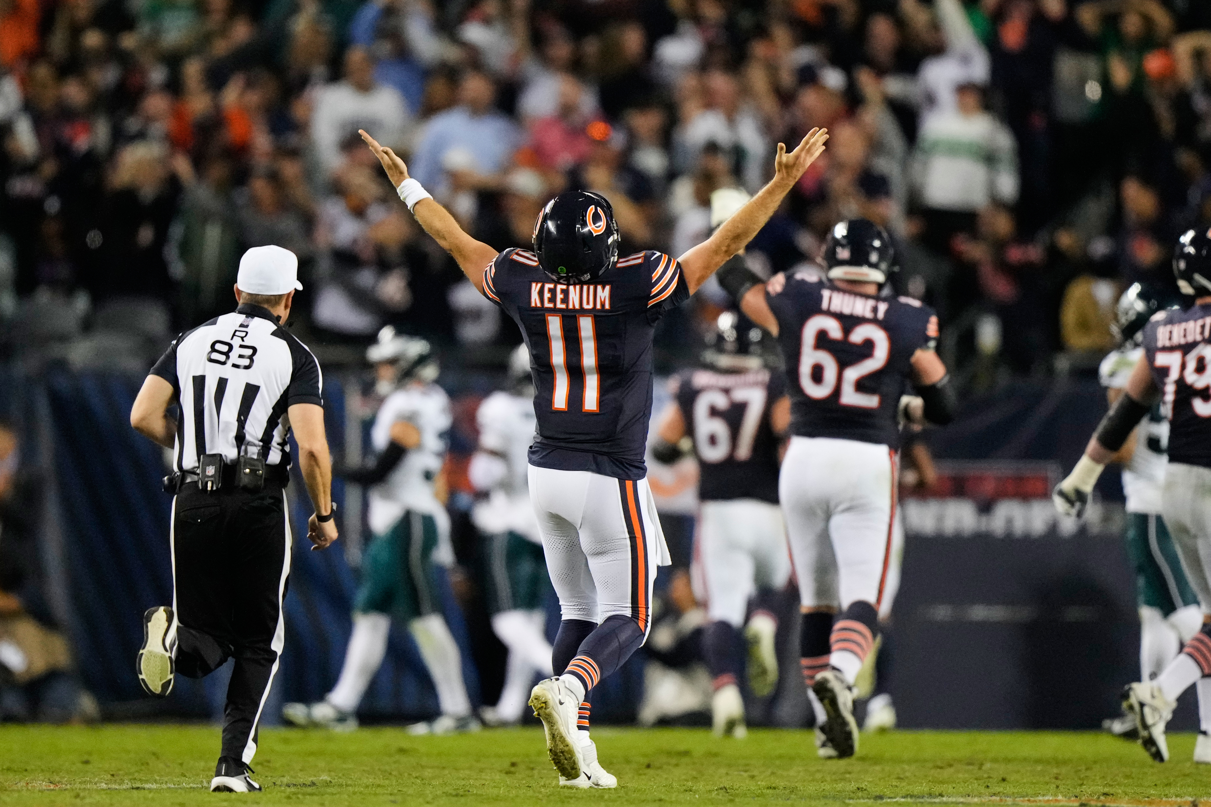 Case Keenum drives Chicago to 3 touchdowns as the Bears beat the Eagles 27-7