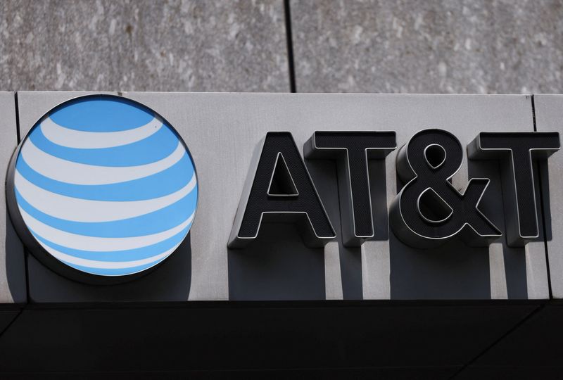 AT&T signs over $3 billion fiber deal with Corning as data demand surges