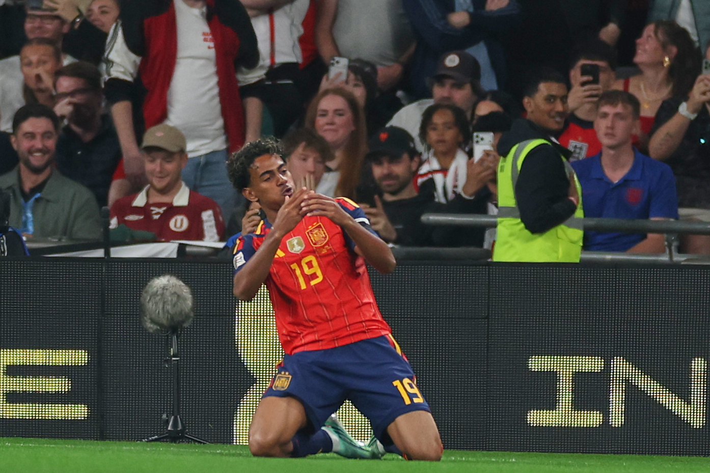 Nations League: Yamal helps Spain extend unbeaten run in homecoming game. Gordon, Kane lead England