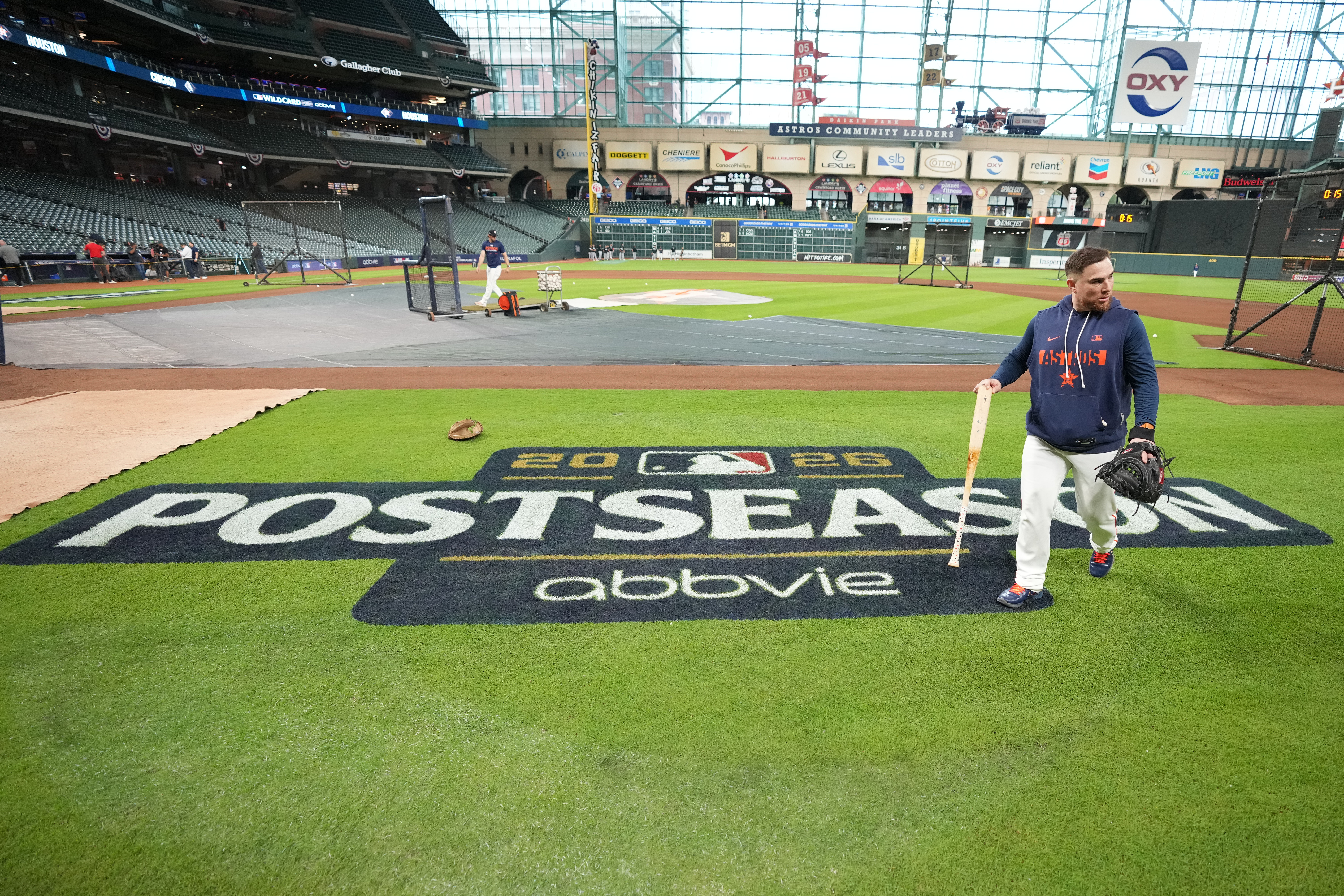 Sparse crowd, empty seats greet .500 Astros for wild-card opener vs White Sox