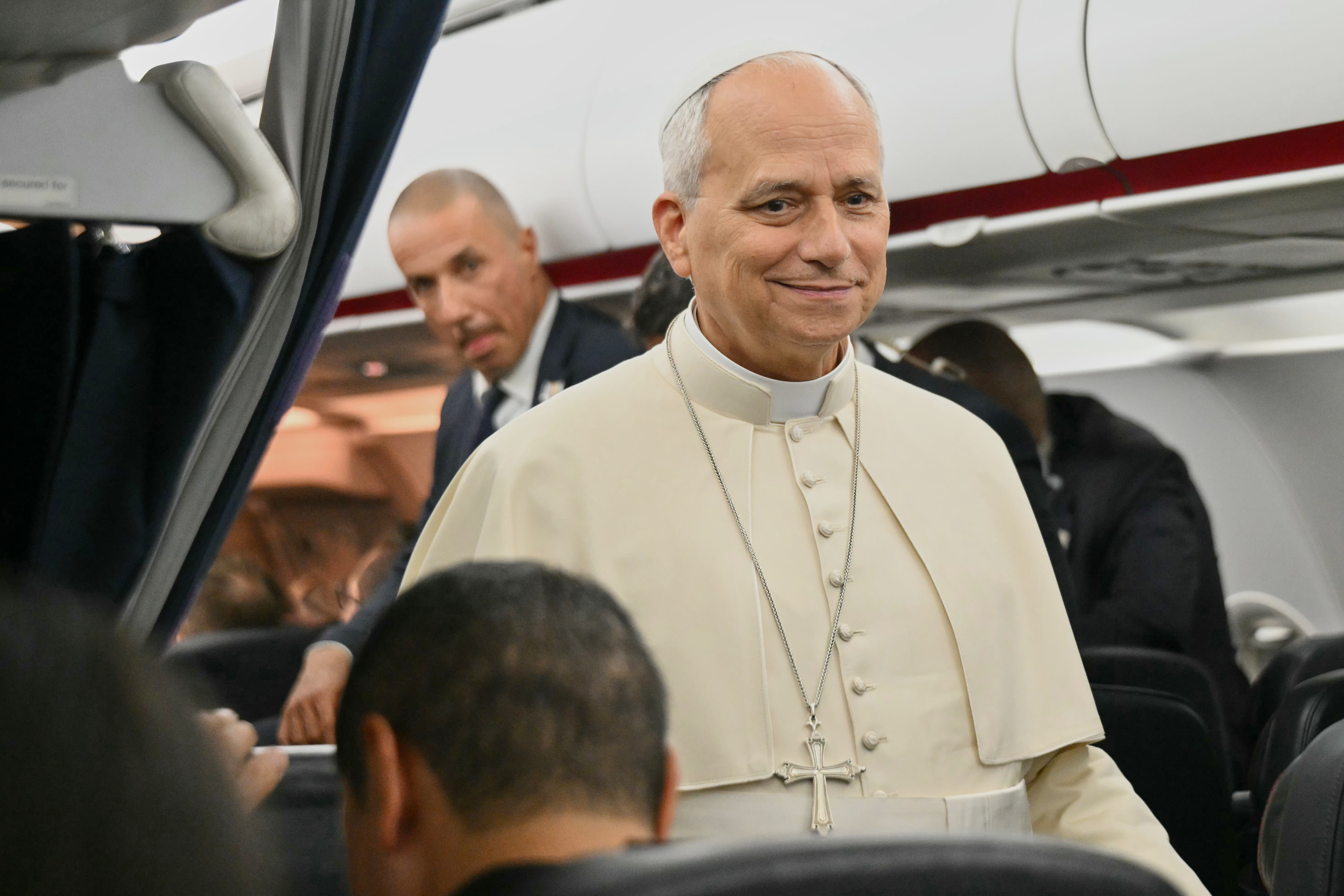 White Sox receive a letter from Pope Leo XIV on day of playoff opener