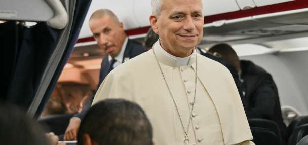 White Sox receive a letter from Pope Leo XIV on day of playoff opener