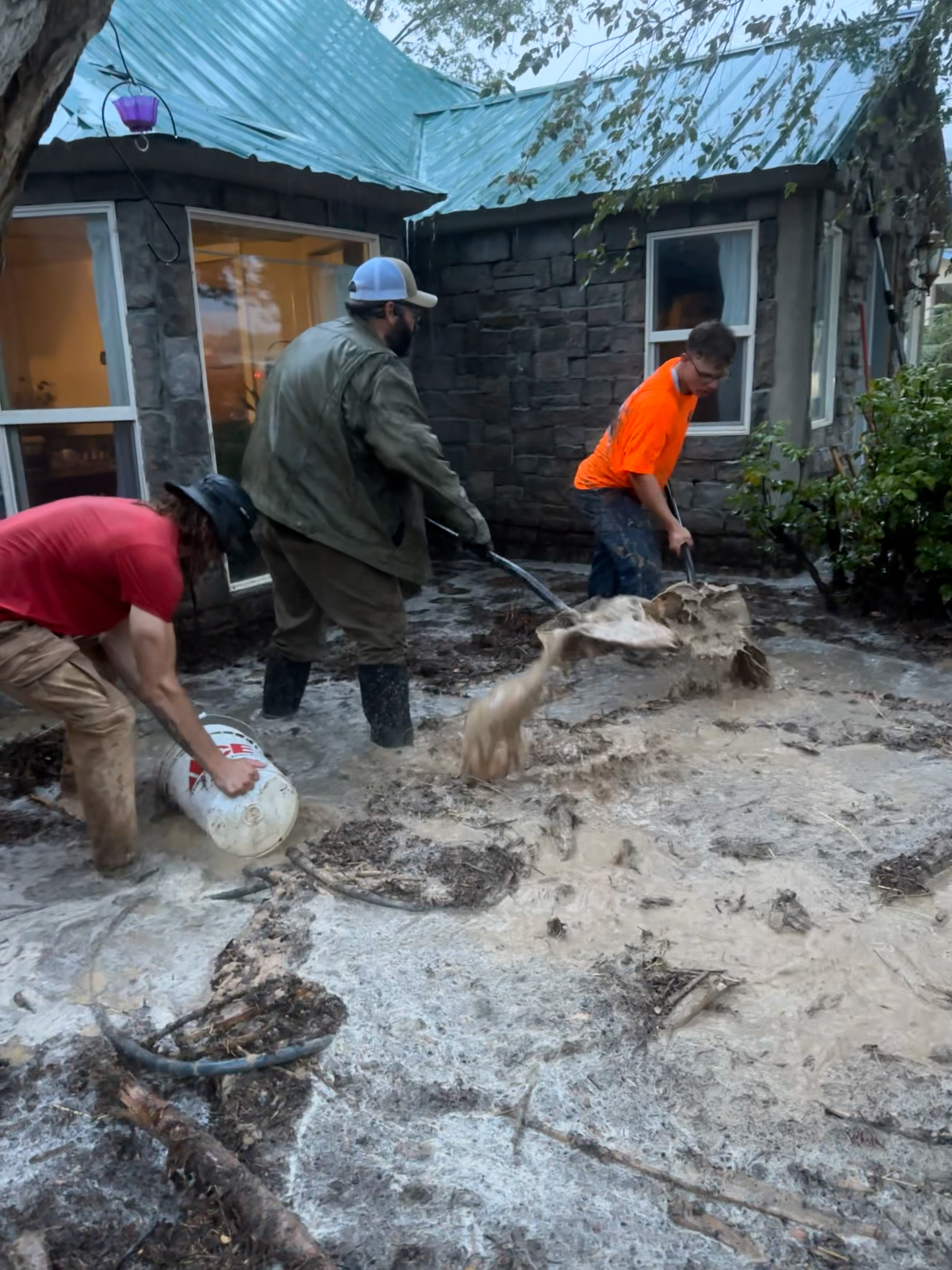 Neighbors turn up in droves after Orderville homeowner struck with flash flood