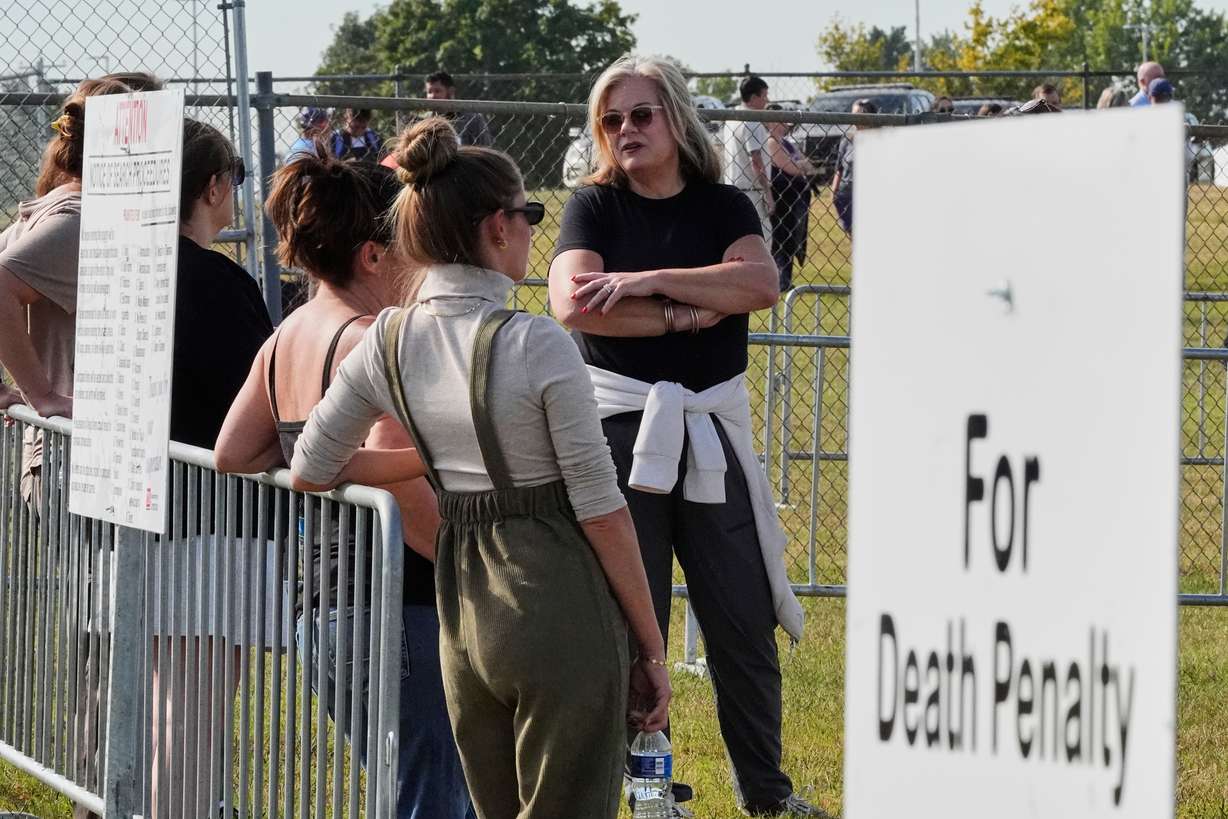 Leslie Brown, right, stands with others in the area reserved for people in favor to the death penalty outside Riverbend Maximum Security Institution before the planned execution of Christa Pike, Wednesday, in Nashville, Tenn.