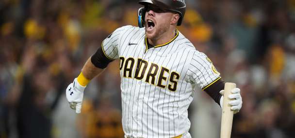 Gavin Sheets' pinch-hit homer propels dominant Padres past Cubs 4-1 for 2-game Wild Card sweep
