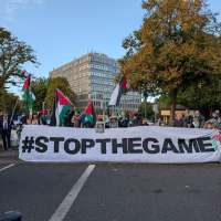 Protesters throw tennis balls and call on Ireland to boycott second match against Israel