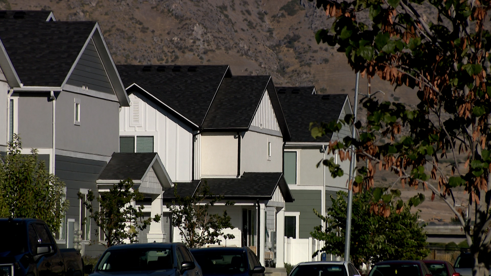 'Kind of crazy': Mortgage rates soar, hurting housing affordability
