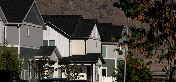 'Kind of crazy': Mortgage rates soar, hurting housing affordability