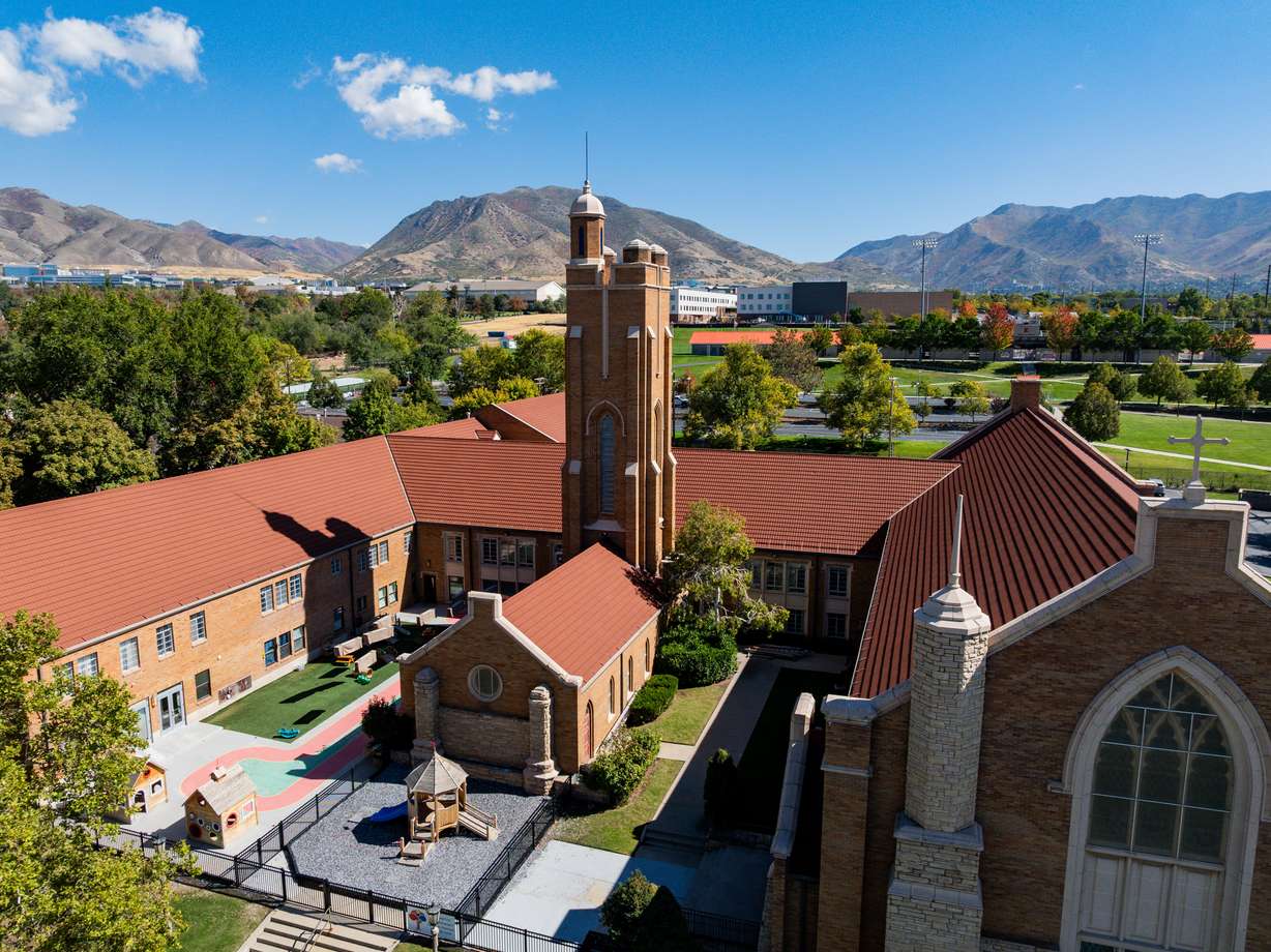 The First Baptist Church of Salt Lake City, completed in the 1950s has enough space to house 1,000 worshippers.