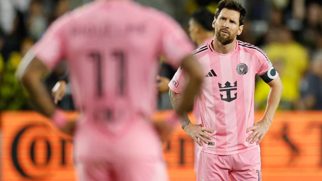 Inter Miami's Lionel Messi, right, reacts after a Columbus Crew goal during the second half of an MLS soccer match, Sunday, Sept. 27, 2026, in Columbus, Ohio.