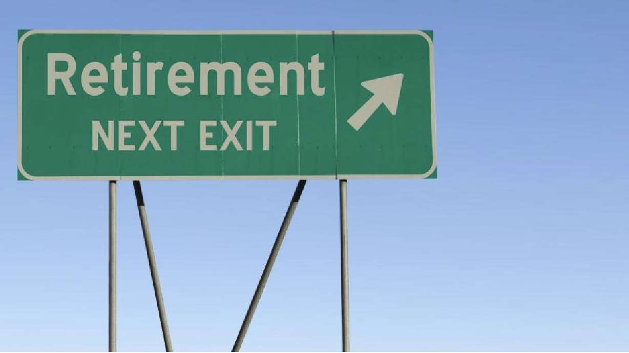 Two identical retirement savings, two totally different outcomes.