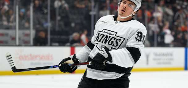 Penguins F Andrei Kuzmenko switches jersey to No. 62 to honor father killed in bear attack in Russia