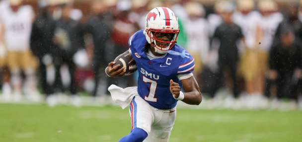 Kevin Jennings accounts for 3 TDs as No. 21 SMU holds off Boston College 25-16