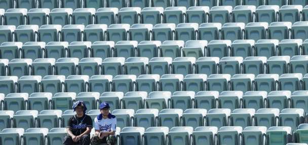 Blazing triple-digit heat bears down on Braves-Dodgers NLDS opener in Los Angeles