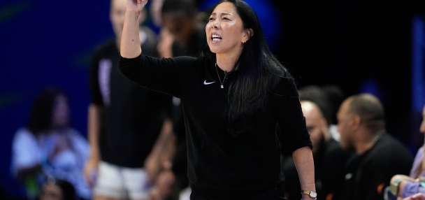Nakase returns to bench to coach Valkyries in WNBA semifinals after going to floor in scary moment