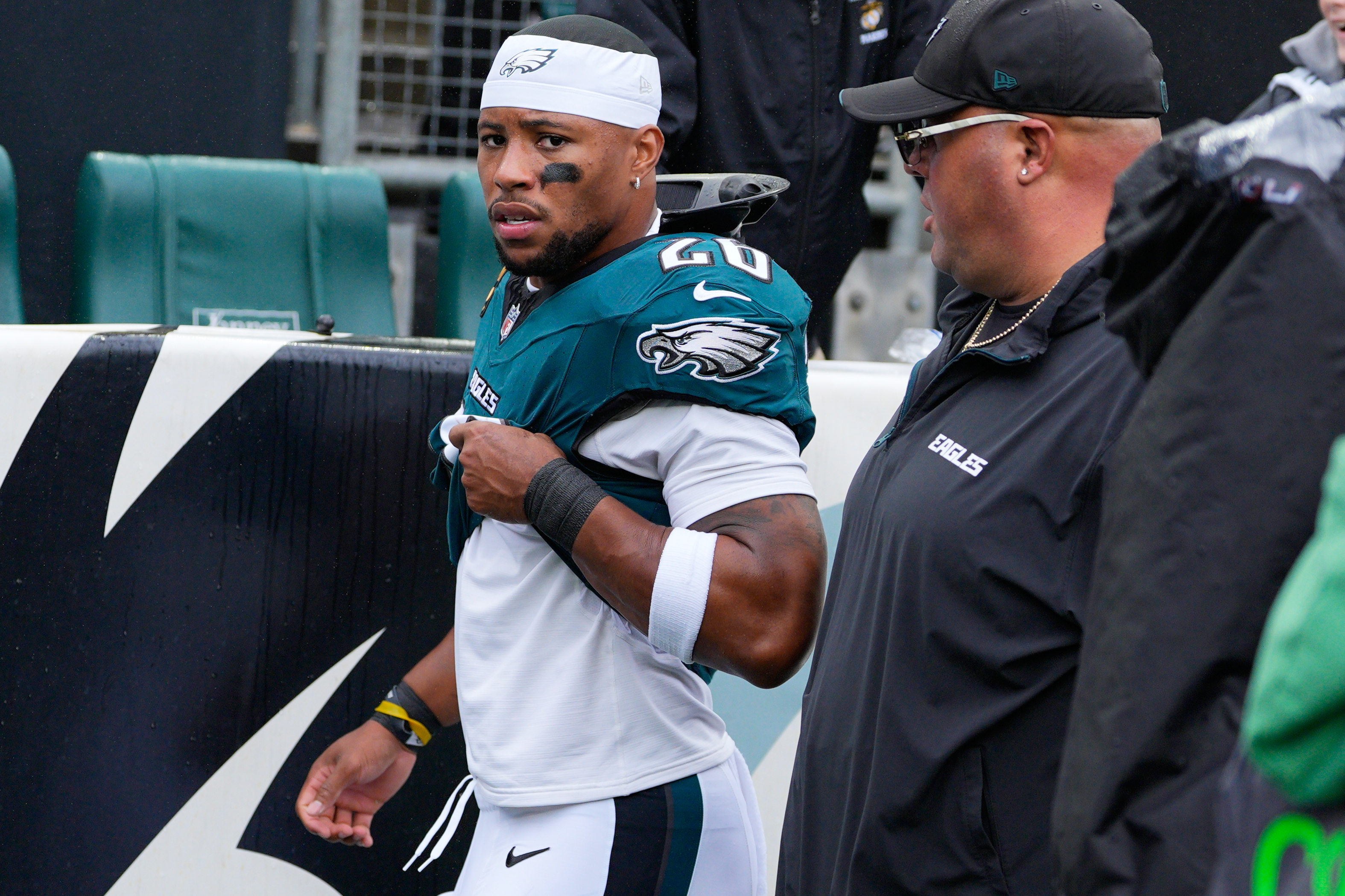 Eagles running back Saquon Barkley leaves game against Rams with hamstring injury