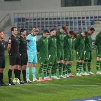 Ireland soccer players again wear black armbands and refuse handshakes with Israel team