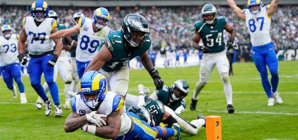 Rams rally behind Stafford, Williams from 10 points down in 4th quarter to beat Eagles 24-20