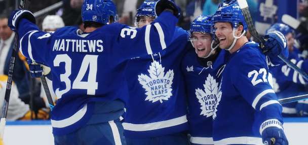 Top draft pick Gavin McKenna picks up first NHL goal, assist for Toronto against Predators