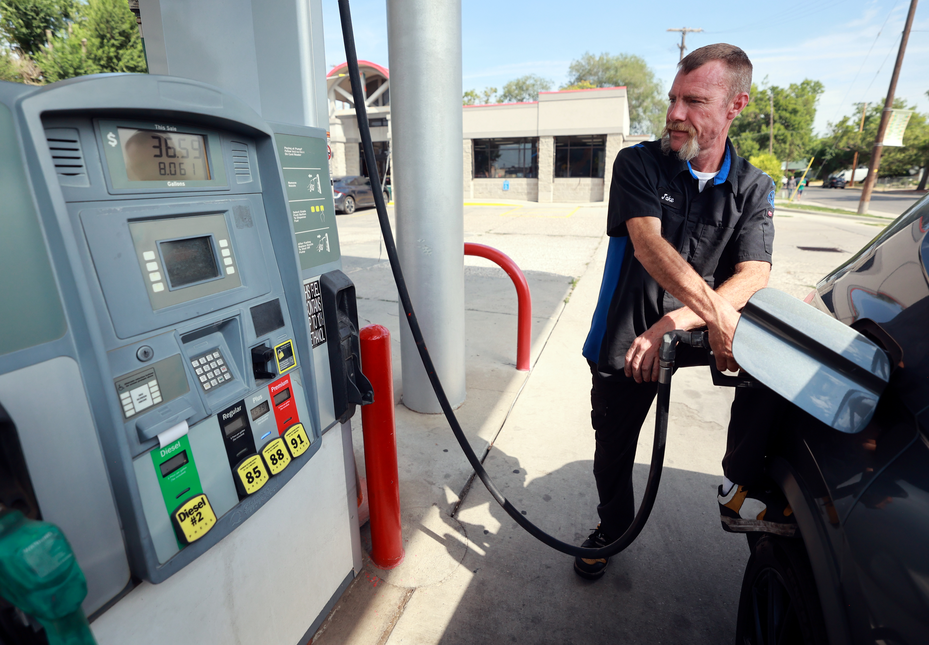Utah consumer sentiment falls to lowest level since May amid soaring gas prices, mortgage rates